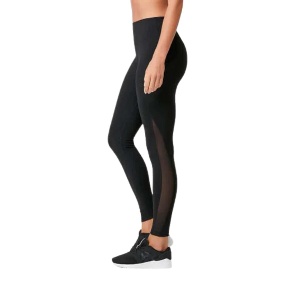 leggings elle porte des vetements transparent